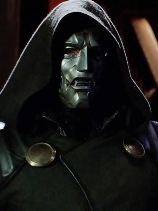 Doutor Destino em sua pose de vitória no jogo Marvel vs. Capcom 3.